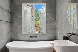 157 Bridge St, NORTH TOOWOOMBA, QLD 4350 AU