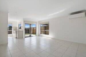 2/5 Diva Ln, GLENVALE, QLD 4350 AU