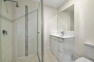 2/5 Diva Ln, GLENVALE, QLD 4350 AU