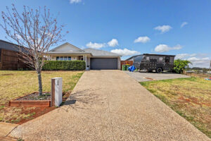 24 Campbell Drive, HIGHFIELDS, QLD 4352