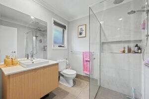 24 Campbell Drive, HIGHFIELDS, QLD 4352 AU