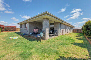 24 Campbell Drive, HIGHFIELDS, QLD 4352 AU