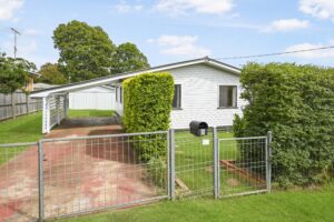 5 Kirklees St, NEWTOWN, QLD 4350