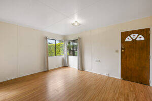 5 Kirklees St, NEWTOWN, QLD 4350 AU