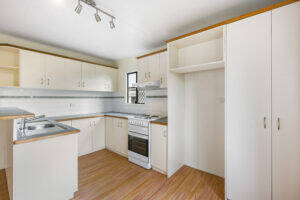 5 Kirklees St, NEWTOWN, QLD 4350 AU