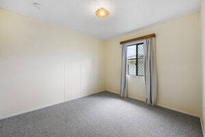 5 Kirklees St, NEWTOWN, QLD 4350 AU