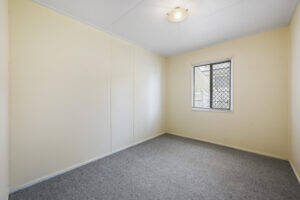 5 Kirklees St, NEWTOWN, QLD 4350 AU