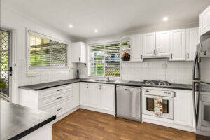 10 Kratzmann Ct, KEARNEYS SPRING, QLD 4350 AU