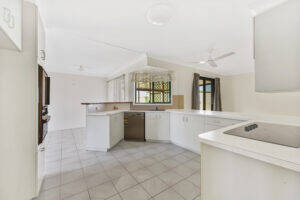 38 Liquidambar St, GLENVALE, QLD 4350 AU