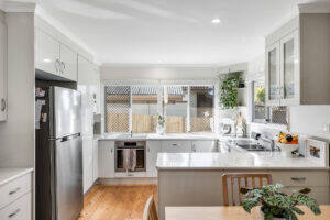 28 Hampton St, NEWTOWN, QLD 4350 AU