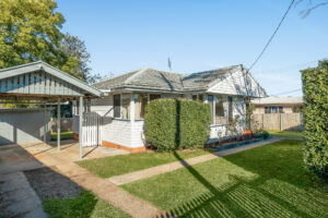 28 Hampton St, NEWTOWN, QLD 4350