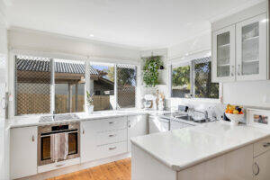 28 Hampton St, NEWTOWN, QLD 4350 AU