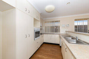 6 Lobwein Ct, MIDDLE RIDGE, QLD 4350 AU