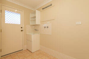 6 Lobwein Ct, MIDDLE RIDGE, QLD 4350 AU