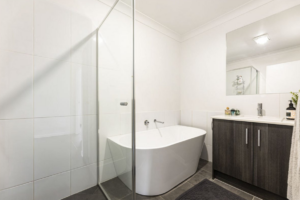 1 Abbeyfeale Circuit, MERINGANDAN WEST, QLD 4352 AU