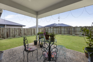 1 Abbeyfeale Circuit, MERINGANDAN WEST, QLD 4352 AU
