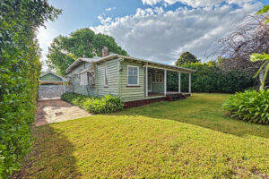 4 Lydwin Cres, EAST TOOWOOMBA, QLD 4350 AU