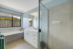 7 Heron Court, KLEINTON, QLD 4352 AU