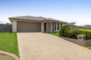7 Heron Court, KLEINTON, QLD 4352 AU