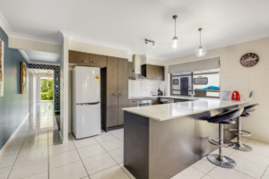 7 Heron Court, KLEINTON, QLD 4352 AU