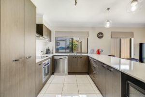 7 Heron Court, KLEINTON, QLD 4352 AU