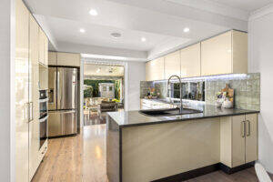 49 Dunmore St, EAST TOOWOOMBA, QLD 4350 AU