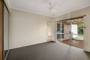 6 Merritt St, HARRISTOWN, QLD 4350 AU