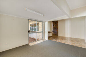 6 Merritt St, HARRISTOWN, QLD 4350 AU
