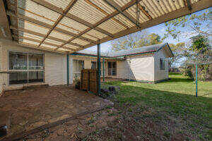 6 Merritt St, HARRISTOWN, QLD 4350 AU