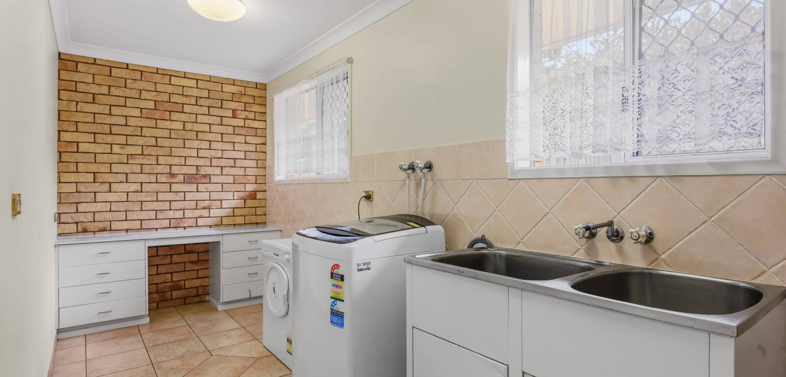 15 - 17 Brolga Cres, HARRISTOWN, QLD 4350 AU