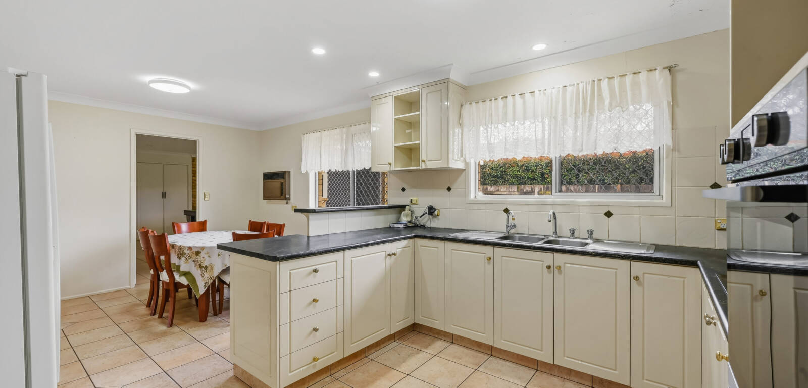 15 - 17 Brolga Cres, HARRISTOWN, QLD 4350 AU