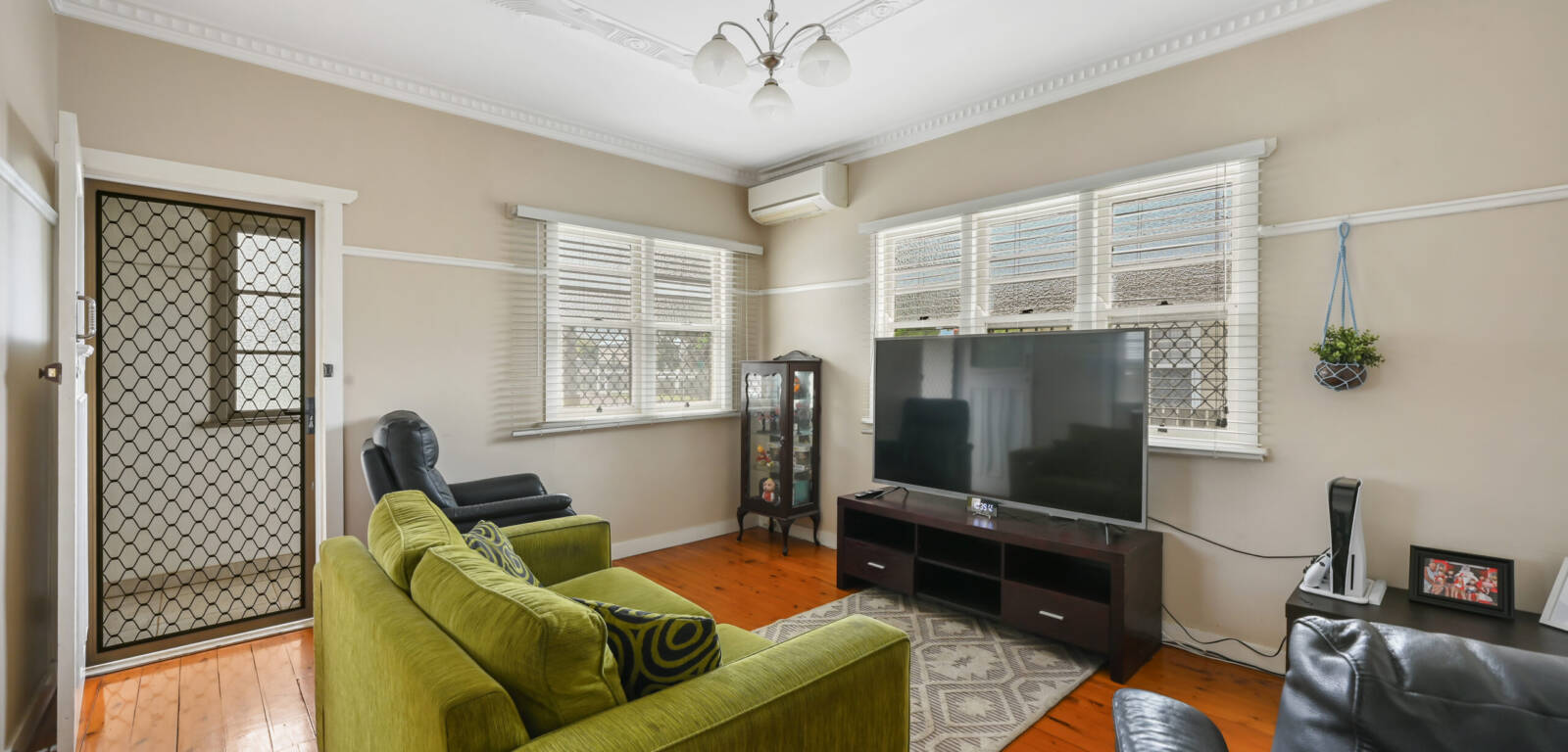 12 goodwood st, NEWTOWN, QLD 4350 AU