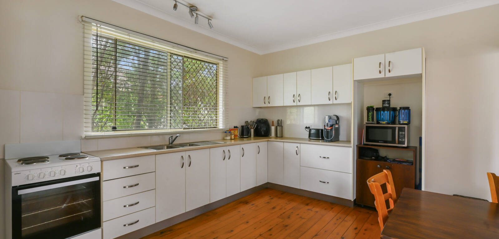 12 goodwood st, NEWTOWN, QLD 4350 AU