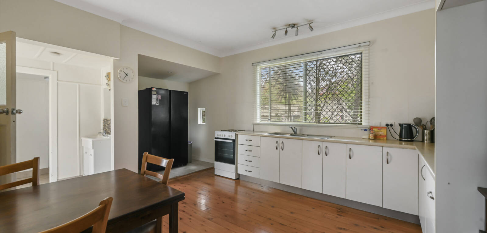 12 goodwood st, NEWTOWN, QLD 4350 AU