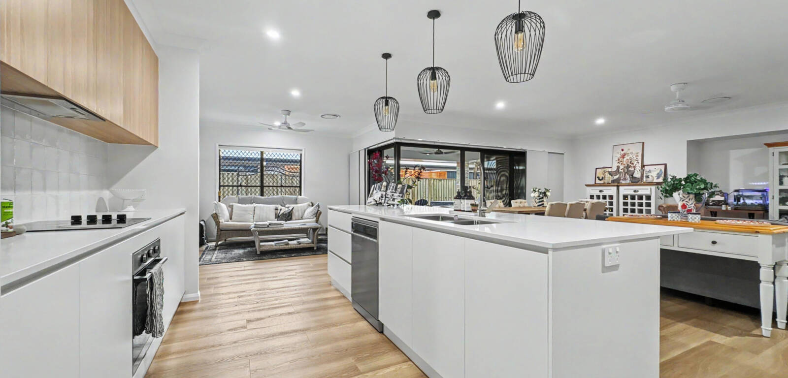 10 Pickering St, HIGHFIELDS, QLD 4352 AU