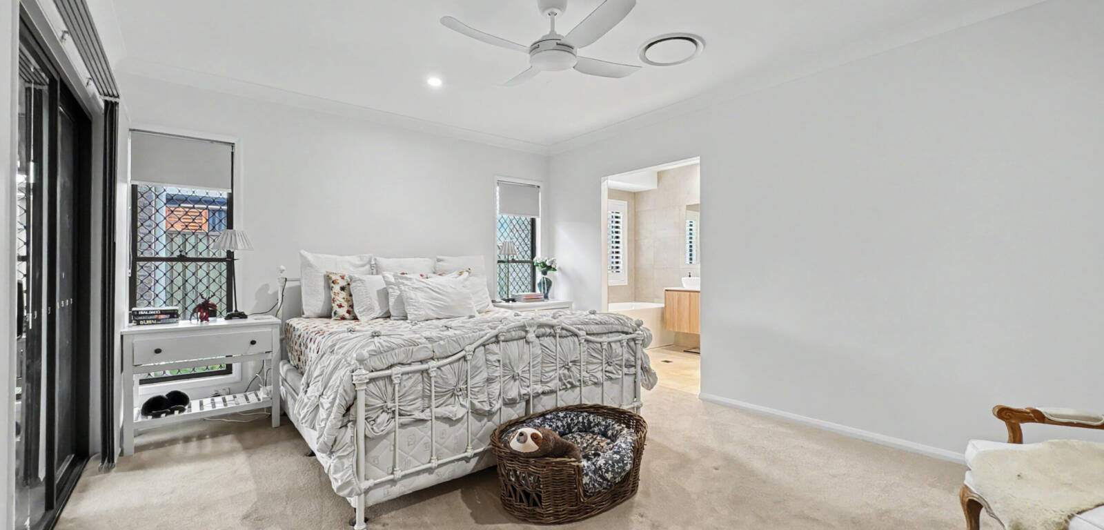 10 Pickering St, HIGHFIELDS, QLD 4352 AU