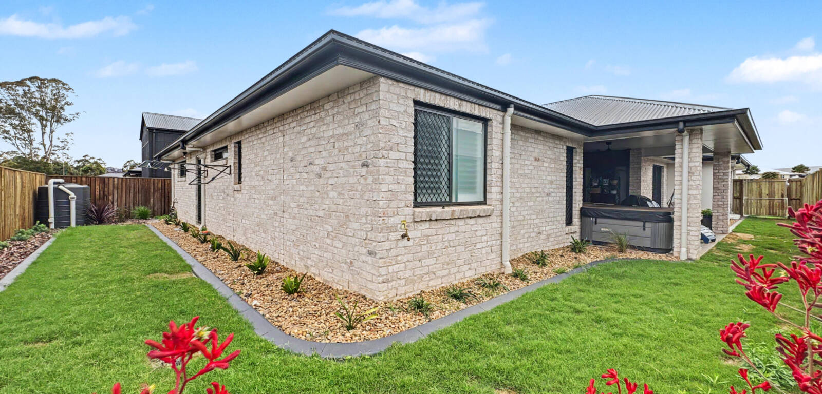 10 Pickering St, HIGHFIELDS, QLD 4352 AU